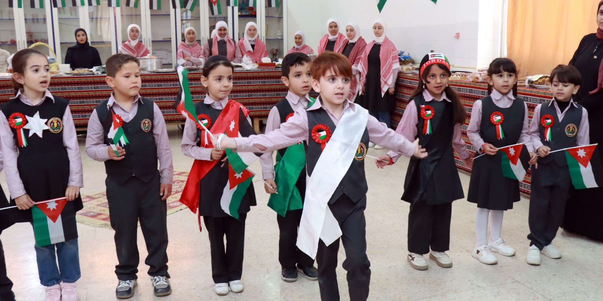  مدرسة جامعة الحسين بن طلال النموذجية تحتفل بيوم العلم الأردني بأجواء وطنية مميزة
